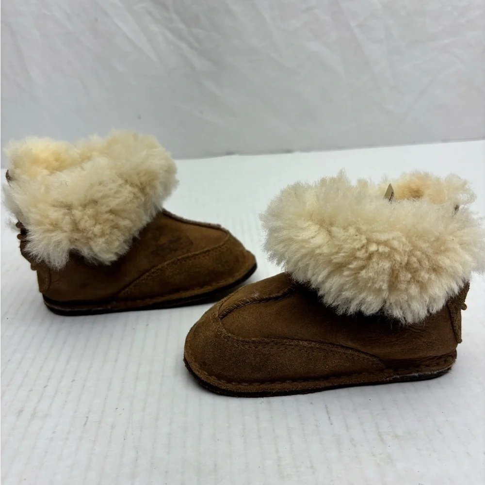 Ugg Kids Brown Suede Shearling Lined Booties, size S baby, box 24